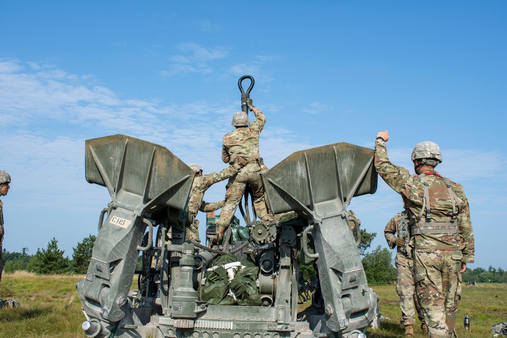 NY Army National Guard artillery Soldiers conduct slingload training at Fort Drum