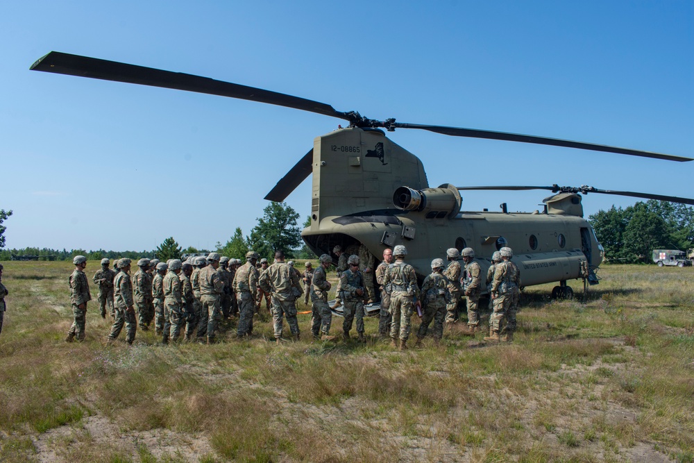 NY Army National Guard artillery Soldiers conduct slingload training at Fort Drum