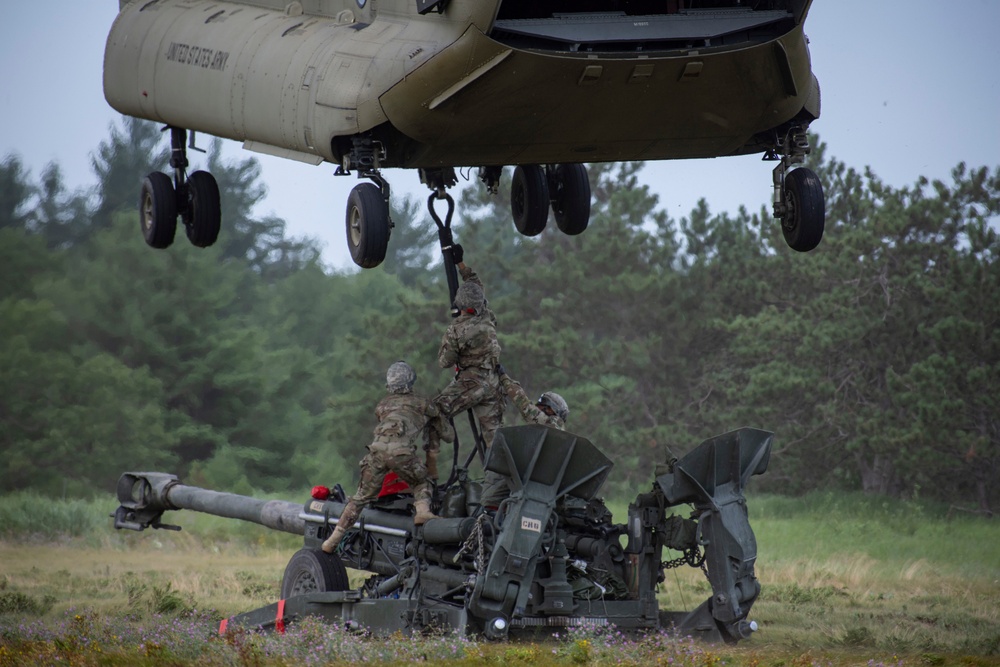 NY Army National Guard artillery Soldiers conduct slingload training at Fort Drum