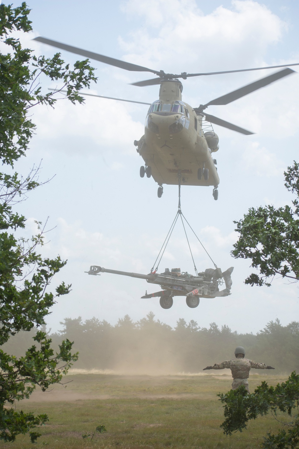 NY Army National Guard artillery Soldiers conduct slingload training at Fort Drum