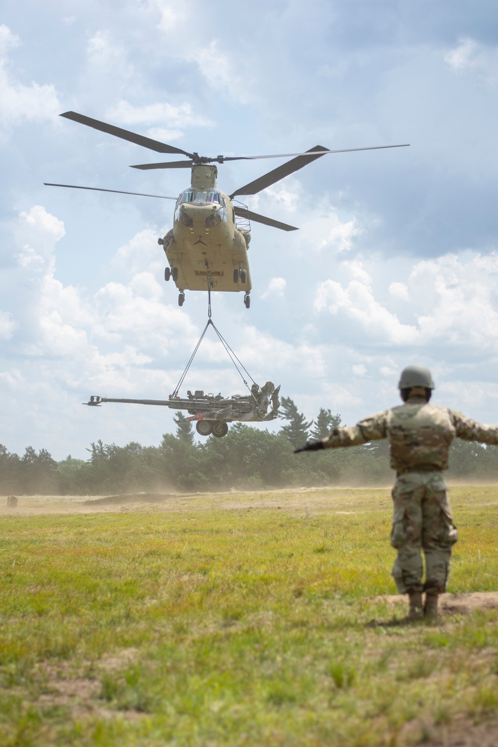 NY Army National Guard artillery Soldiers conduct slingload training at Fort Drum