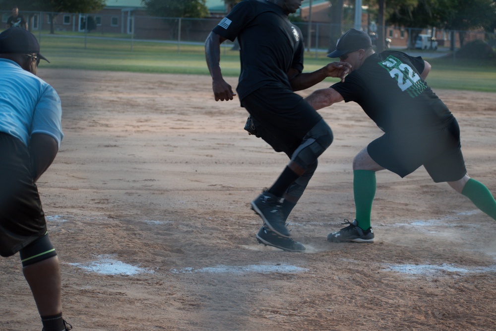 3-15's Intramural Softball Team Beats MEDDAC
