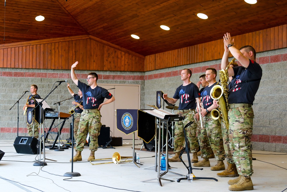 126th Army Rock &amp; Roll Band Livefire performs for Mackinaw City Crowd