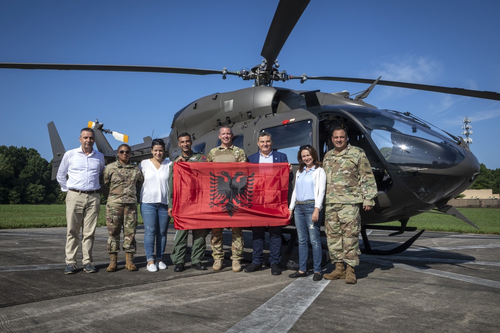 Albanian Director General familiarized with Lakota capabilities