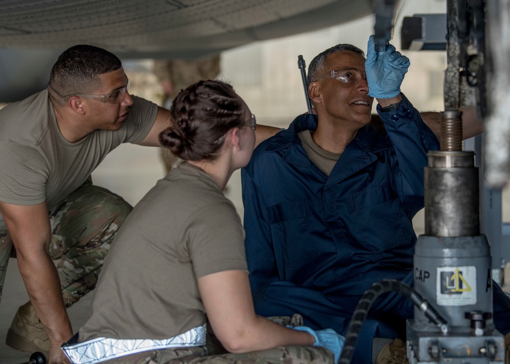 AMC Commander visits the 317th Airlift Wing