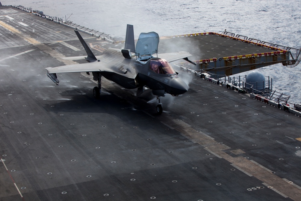 31st MEU conducts F-35 flight operations aboard USS Wasp