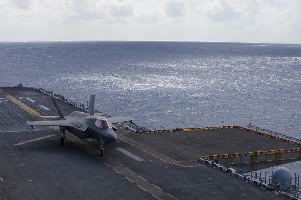 31st MEU conducts F-35 flight operations aboard USS Wasp