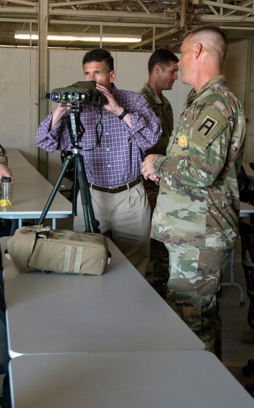 Congressman Kutsoff visits 5th Armored Brigade
