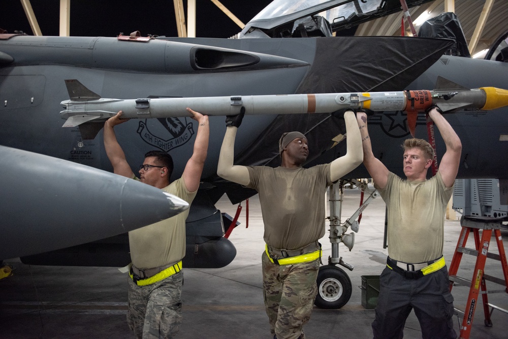Weapons load crew arms F-15E Strike Eagle