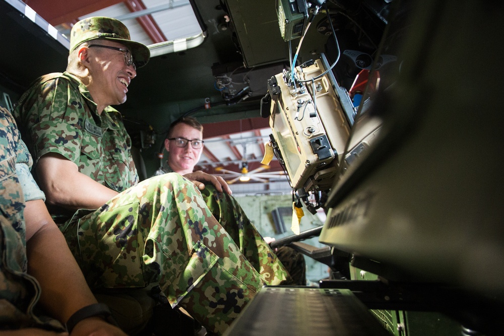 JGSDF Deputy Commander visits 3rd Marine Division