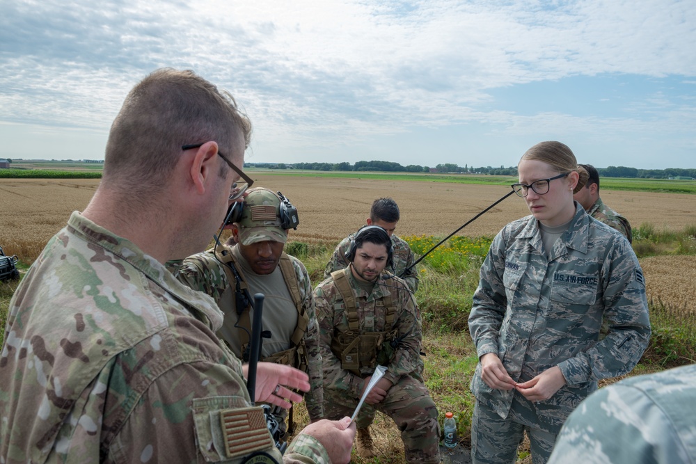 1 Combat Comm trains with 424th ABS, helps C130 land on LZ Charlie