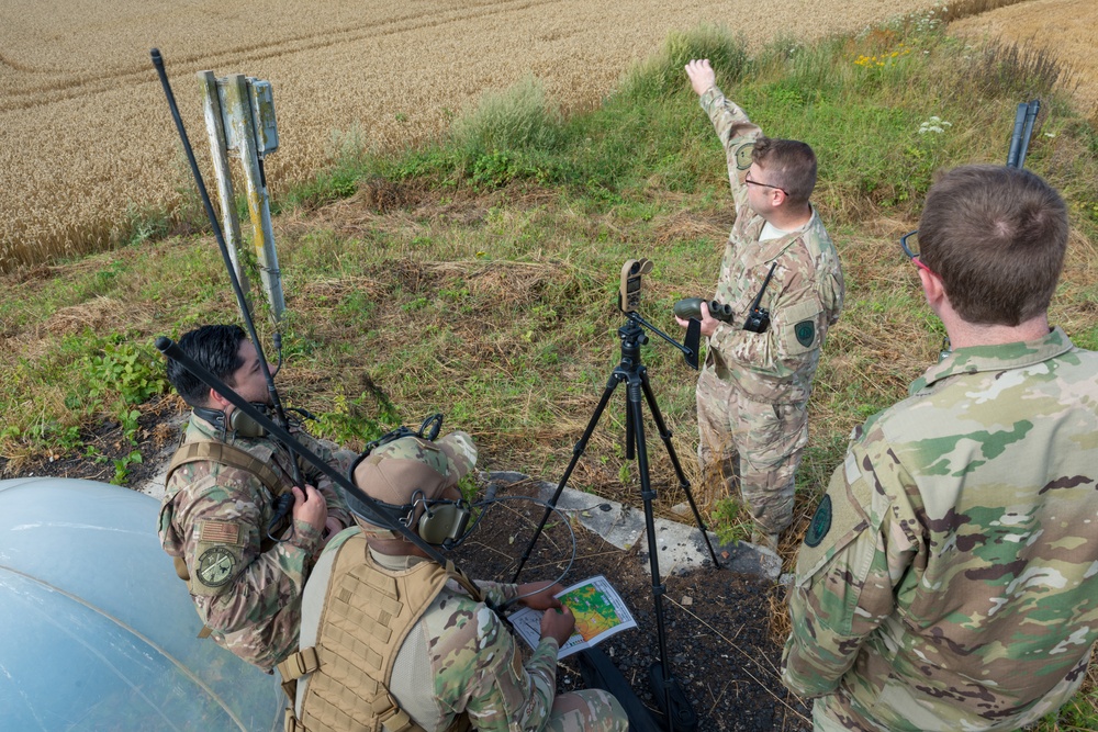 1 Combat Comm trains with 424th ABS, helps C130 land on LZ Charlie