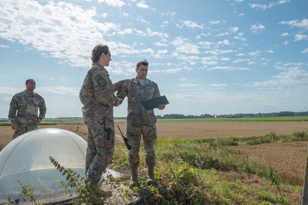 1 Combat Comm trains with 424th ABS, helps C130 land on LZ Charlie