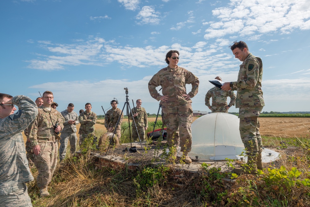 1 Combat Comm trains with 424th ABS, helps C130 land on LZ Charlie