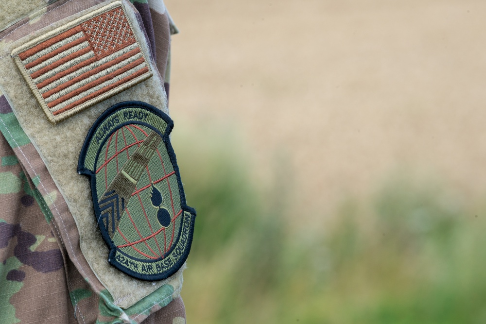 1 Combat Comm trains with 424th ABS, helps C130 land on LZ Charlie