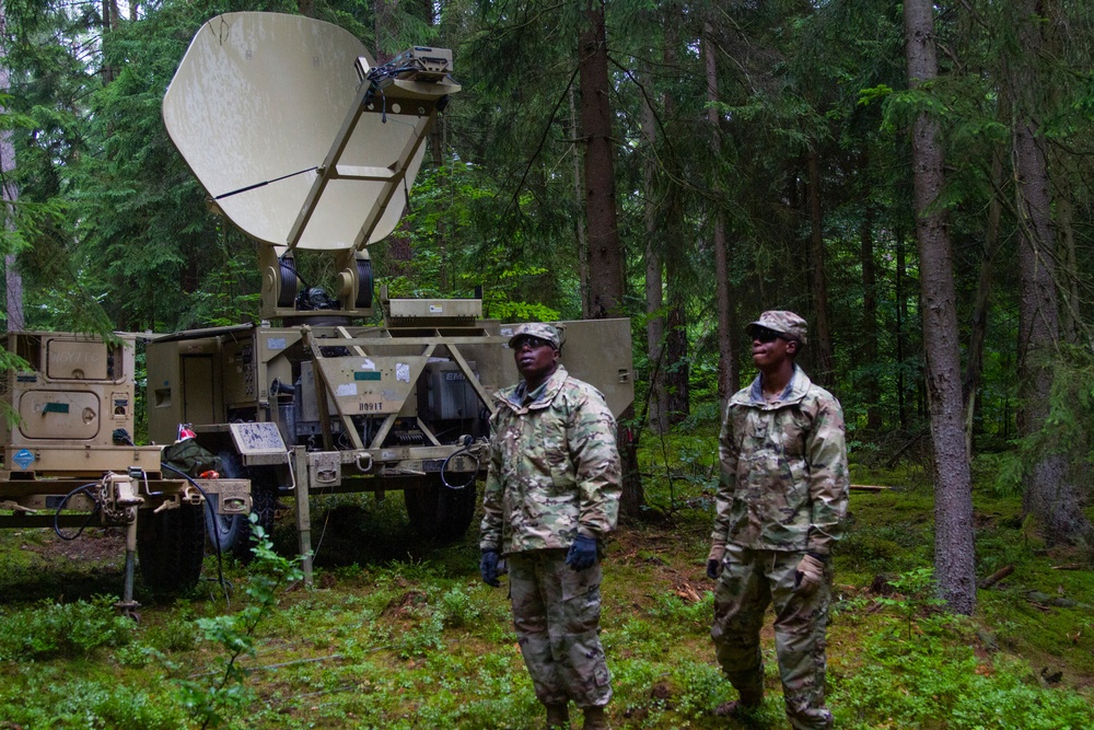 1/4 Cav Soldiers set up squadron communications center for upcoming exercise