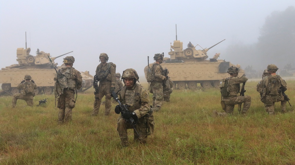 1st Brigade Combat Team, 82nd Airborne Division conducts live fire during Decisive Action Rotation 19-08.5