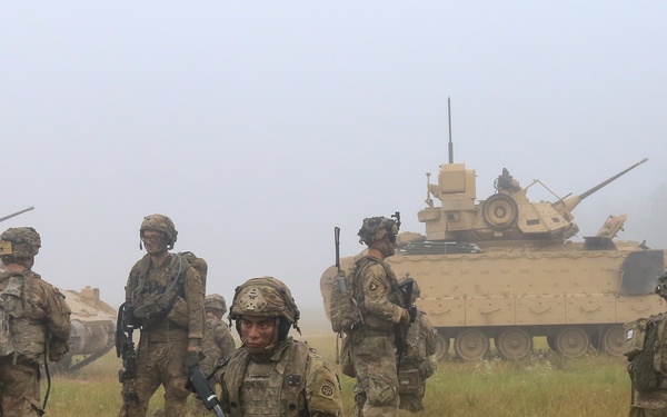 1st Brigade Combat Team, 82nd Airborne Division conducts live fire during Decisive Action Rotation 19-08.5