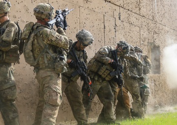 1st Brigade Combat Team, 82nd Airborne Division conducts live fire during Decisive Action Rotation 19-08.5