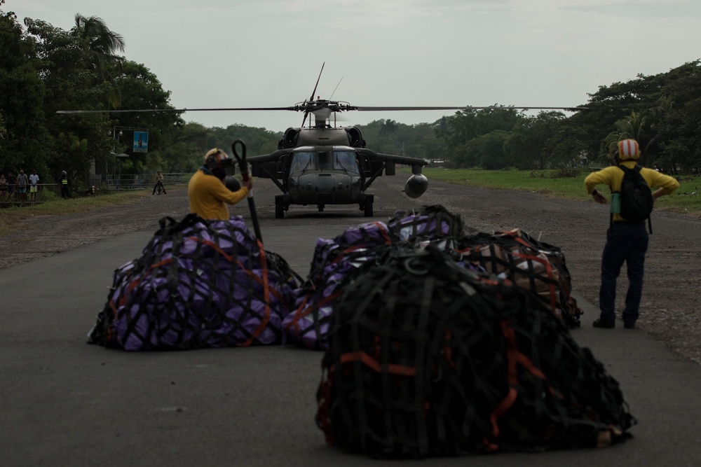 JTF-B helps Costa Rica receive Comfort support