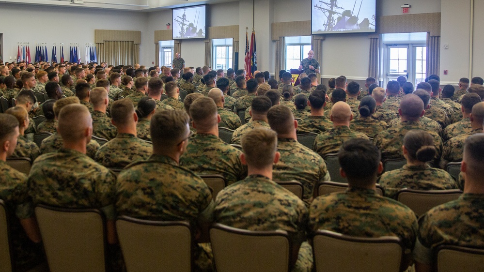Commandant of the Marine Corps visits 2nd MAW