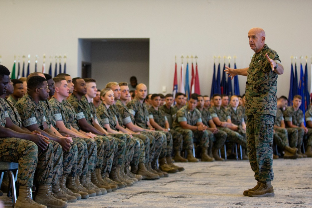 Commandant of the Marine Corps visits 2nd MAW