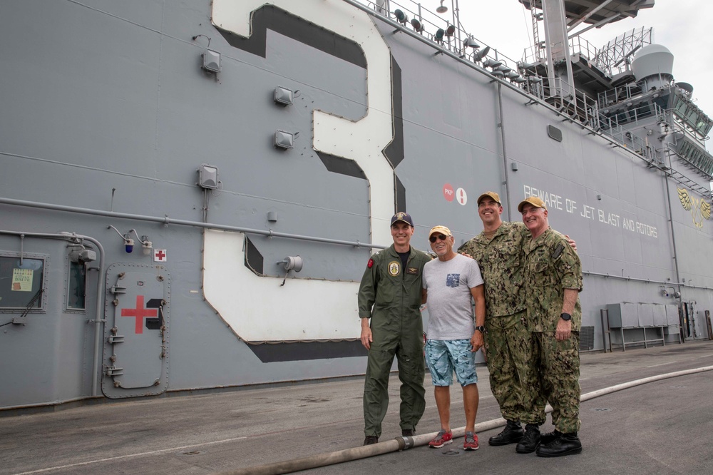 Jimmy Buffett visits USS Kearsarge