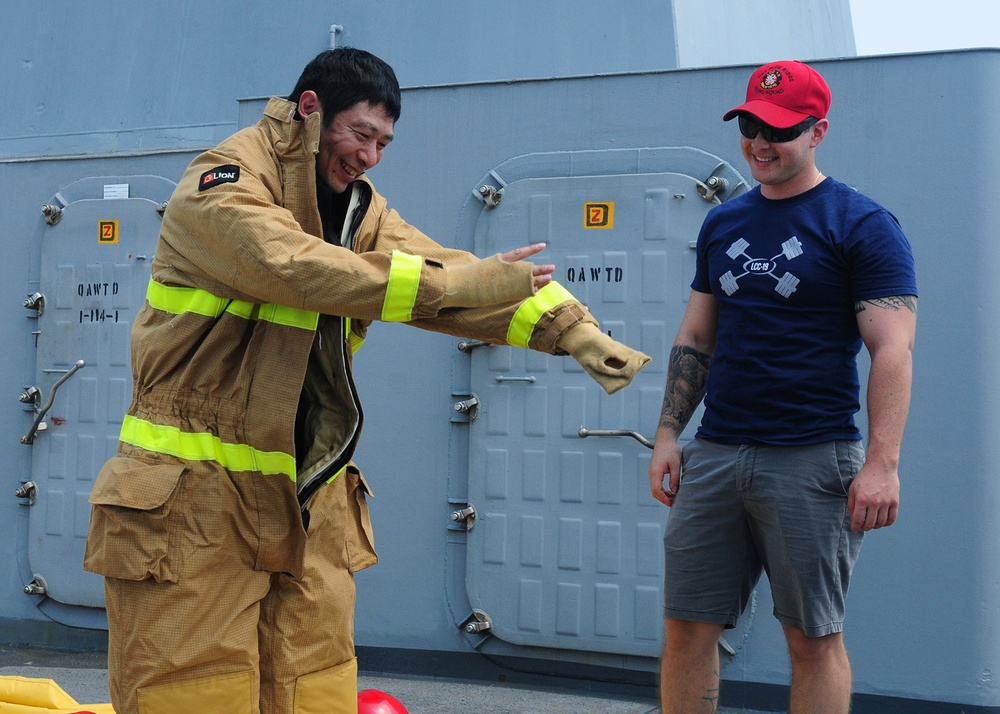 USS Blue Ridge Participates in Fleet Activities (FLEACT) Yokosuka's Annual Friendship Day Celebration
