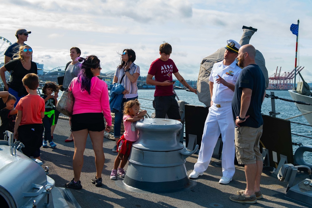 Gold Star Families Tour USS Spruance