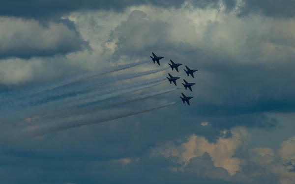 Blue Angels Soar Into Seattle During Fleet Week