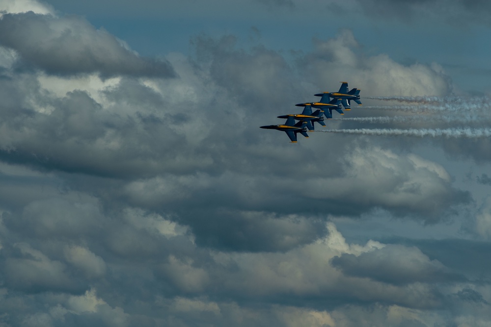 Blue Angels Soar Into Seattle During Fleet Week