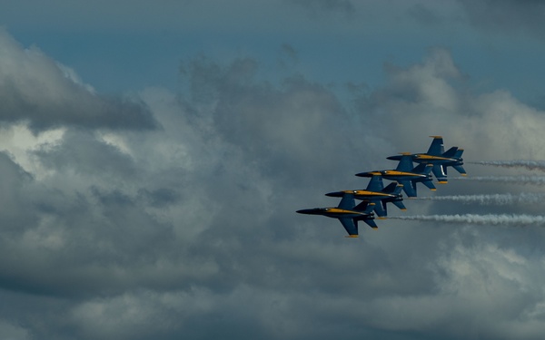 Blue Angels Soar Into Seattle During Fleet Week