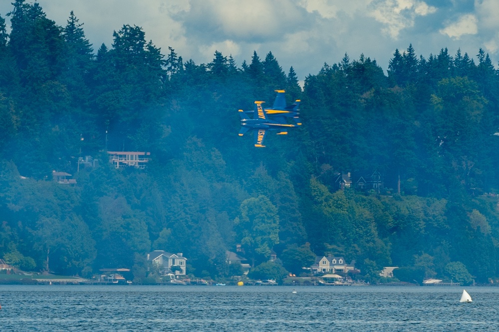 Blue Angels Soar Into Seattle During Fleet Week
