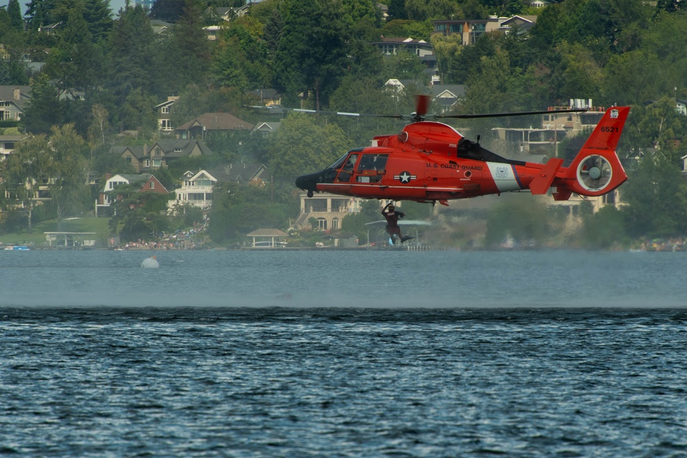Blue Angels Soar Into Seattle During Fleet Week