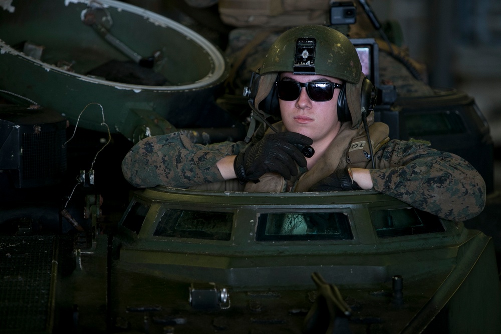 U.S. Marines complete simulated combined amphibious assault, reconnaissance raid in Bowen, Australia