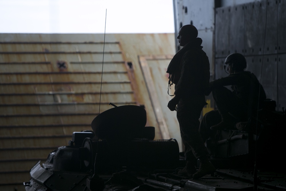 U.S. Marines complete simulated combined amphibious assault, reconnaissance raid in Bowen, Australia