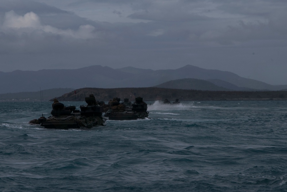 U.S. Marines complete simulated combined amphibious assault, reconnaissance raid in Bowen, Australia