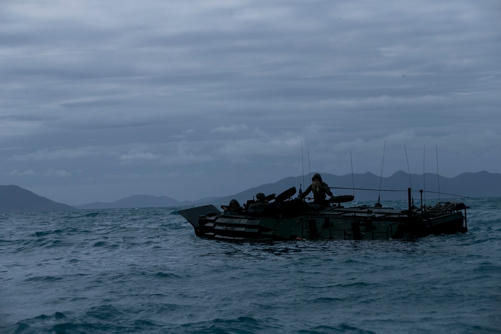 U.S. Marines complete simulated combined amphibious assault, reconnaissance raid in Bowen, Australia