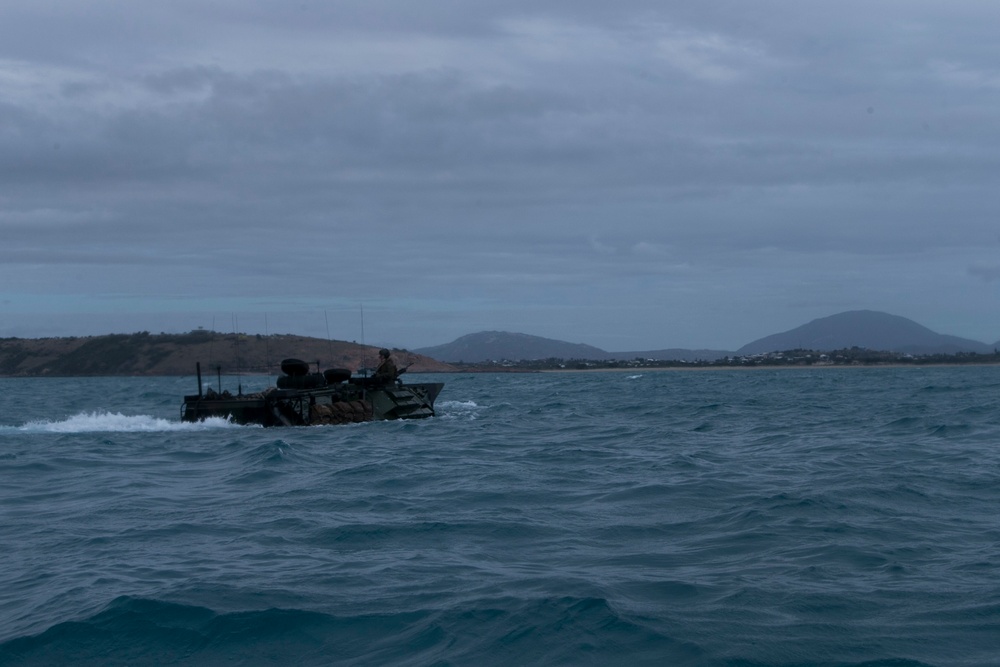 U.S. Marines complete simulated combined amphibious assault, reconnaissance raid in Bowen, Australia