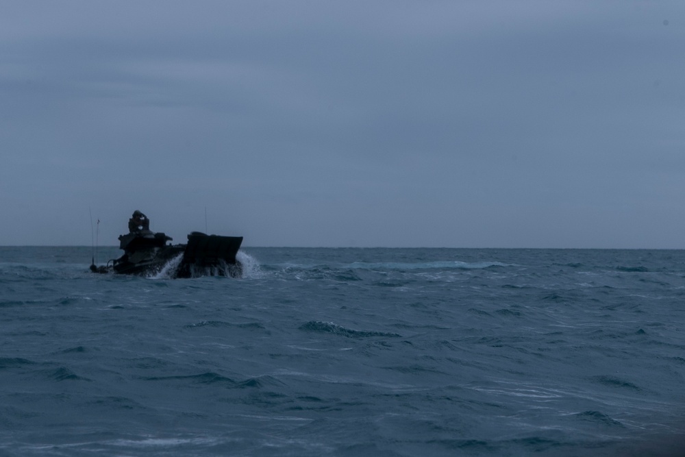 U.S. Marines complete simulated combined amphibious assault, reconnaissance raid in Bowen, Australia