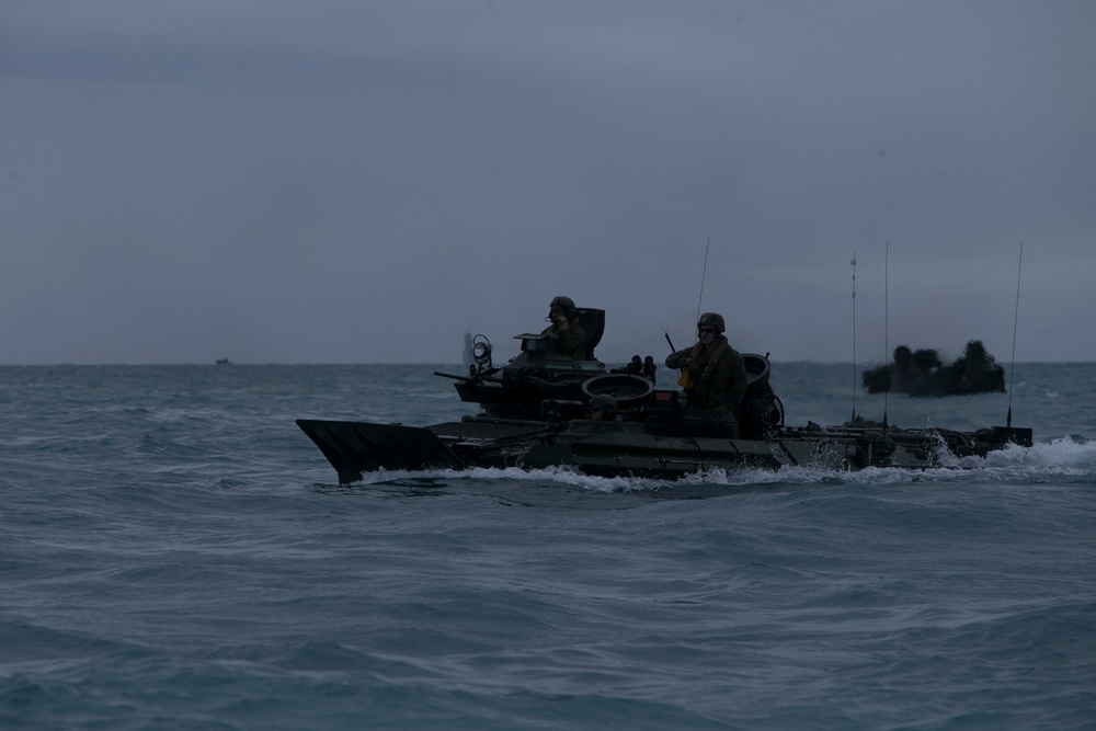 U.S. Marines complete simulated combined amphibious assault, reconnaissance raid in Bowen, Australia