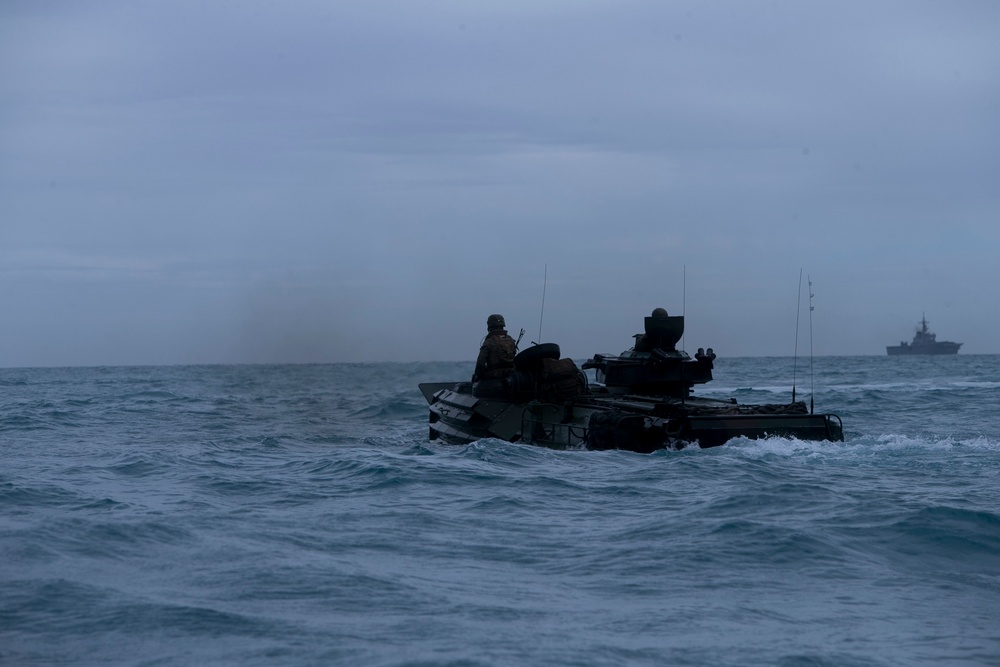 U.S. Marines complete simulated combined amphibious assault, reconnaissance raid in Bowen, Australia