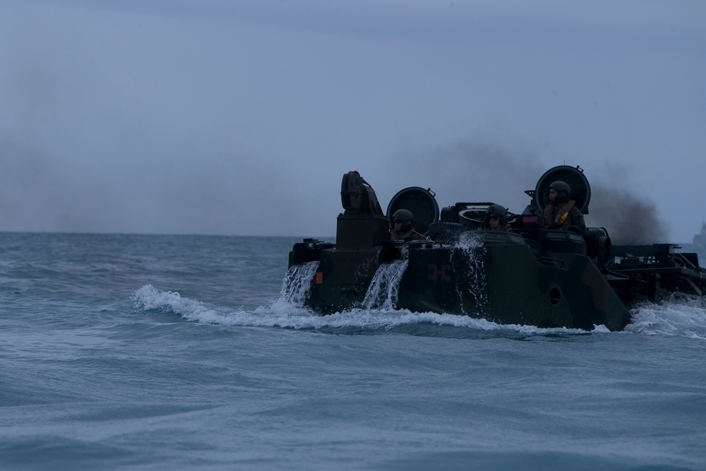 U.S. Marines complete simulated combined amphibious assault, reconnaissance raid in Bowen, Australia