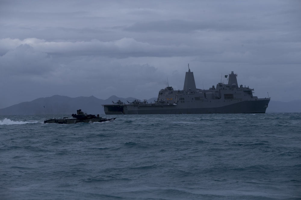 U.S. Marines complete simulated combined amphibious assault, reconnaissance raid in Bowen, Australia