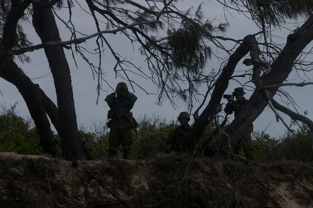 U.S. Marines complete simulated combined amphibious assault, reconnaissance raid in Bowen, Australia