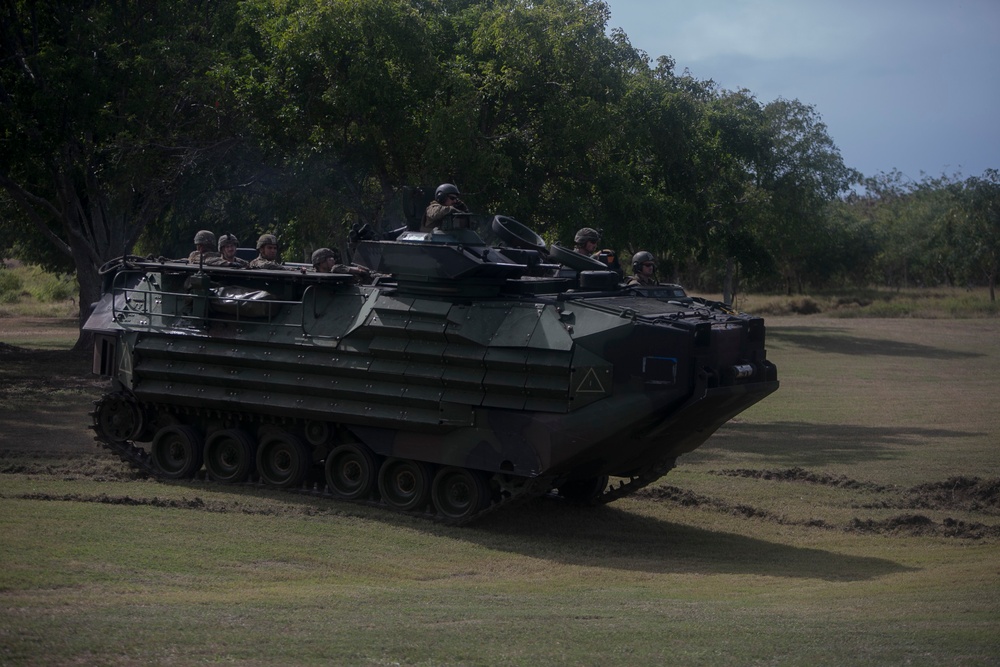 U.S. Marines complete simulated combined amphibious assault, reconnaissance raid in Bowen, Australia