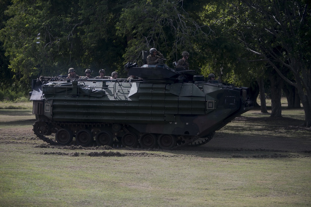 U.S. Marines complete simulated combined amphibious assault, reconnaissance raid in Bowen, Australia