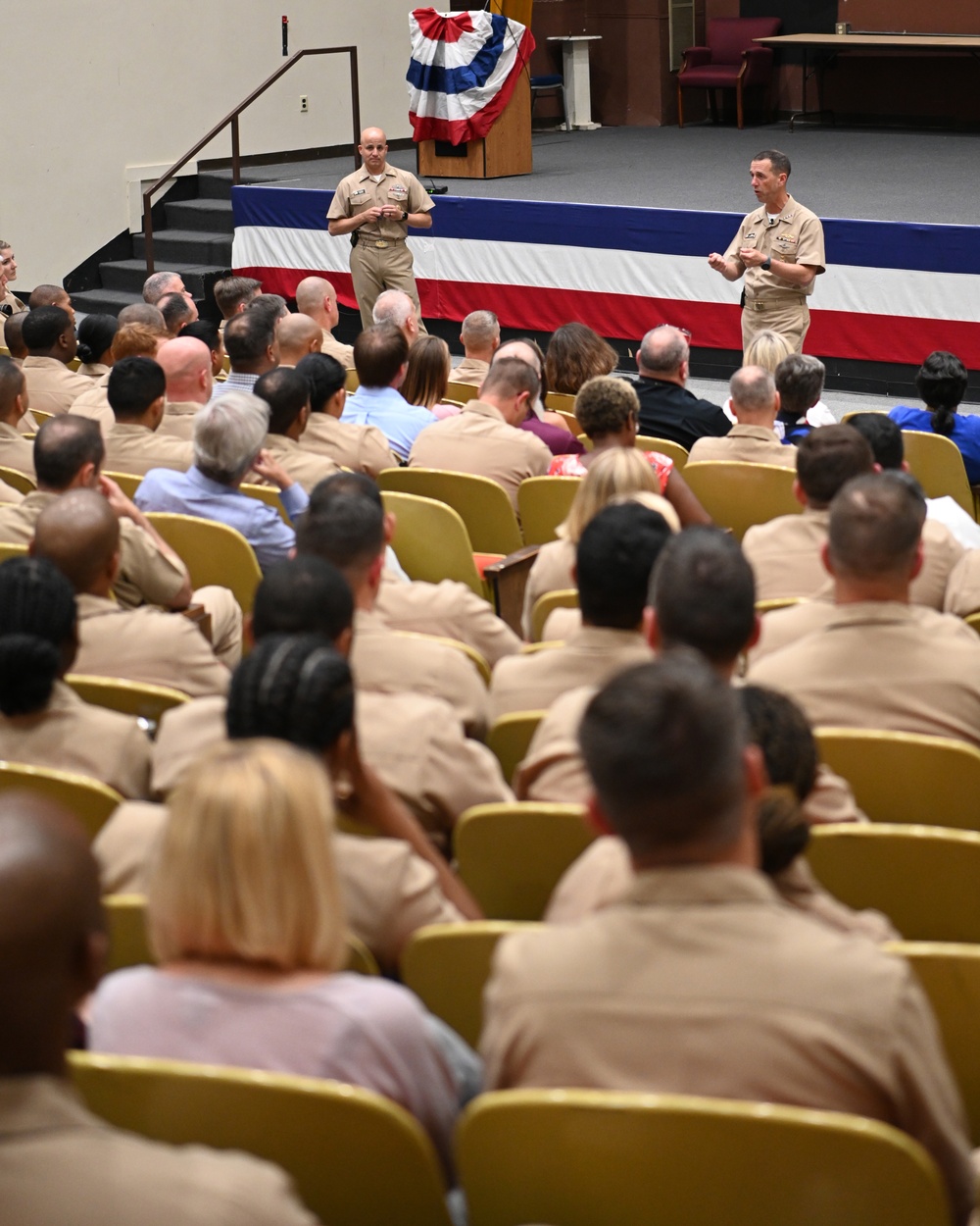 CNO Meets With Navy Recruiters During Farewell Visit