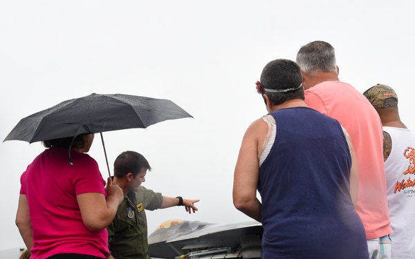 HIANG conducts public viewing of F-22 Raptors on Maui Aug. 2