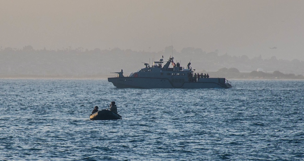 CRS-3 and EODMU-1 Conduct UUV Operations During Unit Level Training